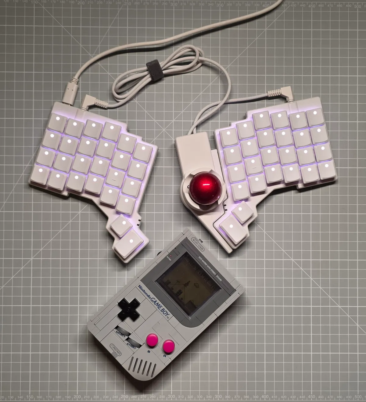 ZSA Voyager & Lego Gameboy DMG
